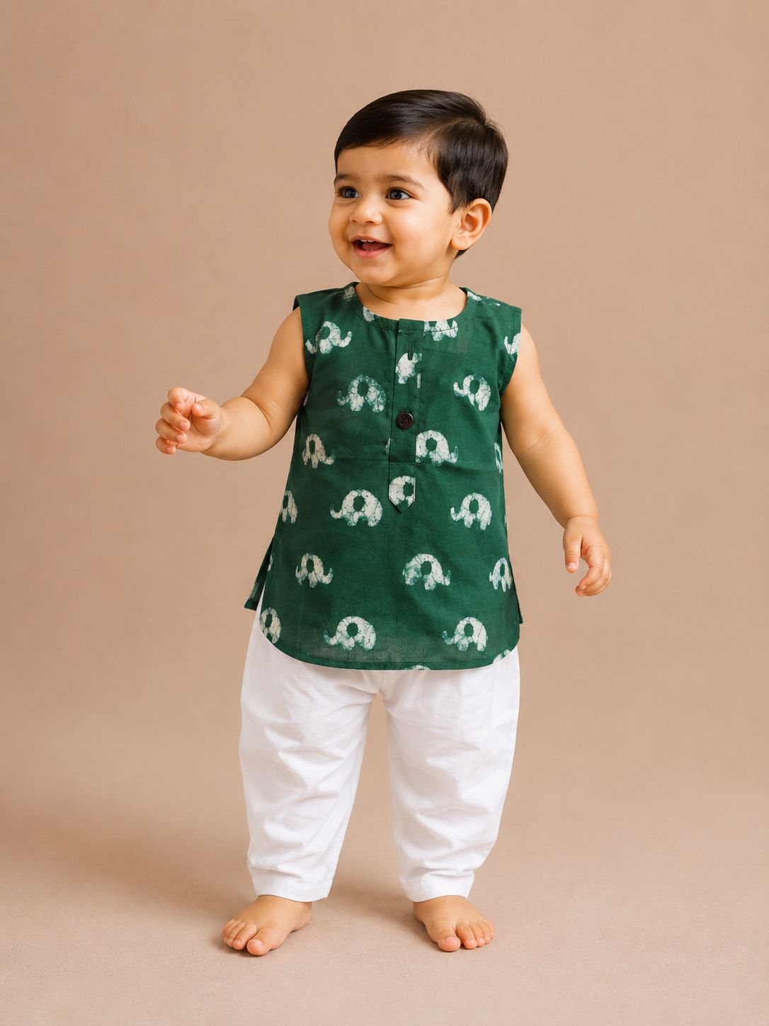 Green Ellie Sleeveless Kurta with White Pyjama