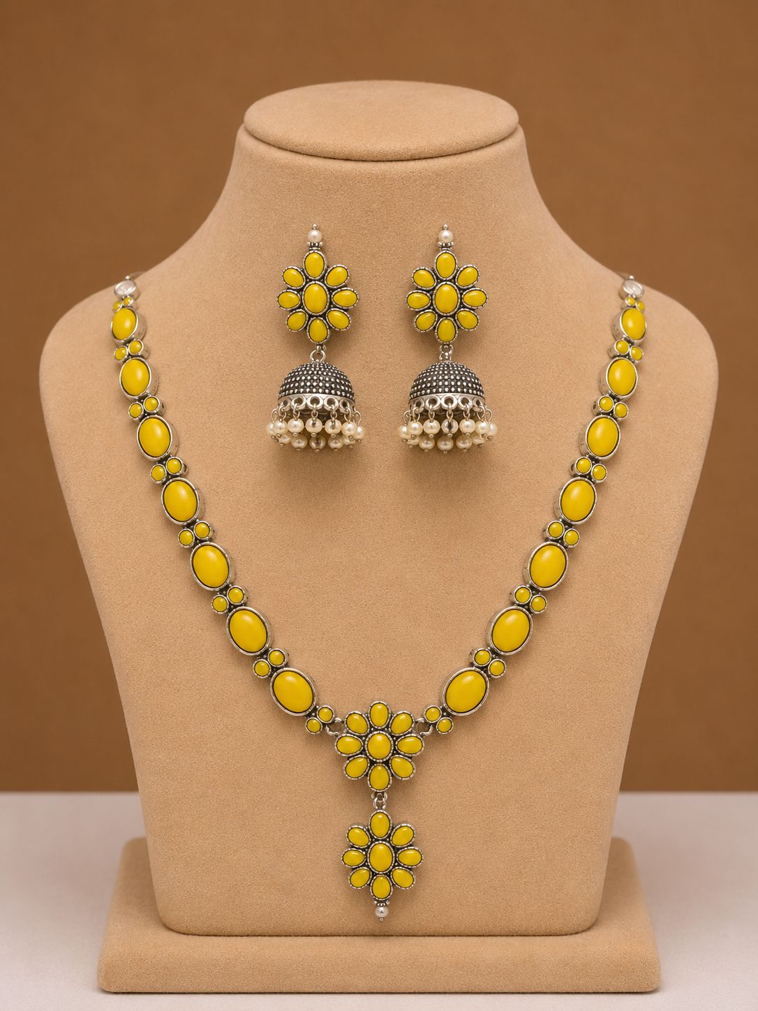 Classic Necklace with Oxidized Plating