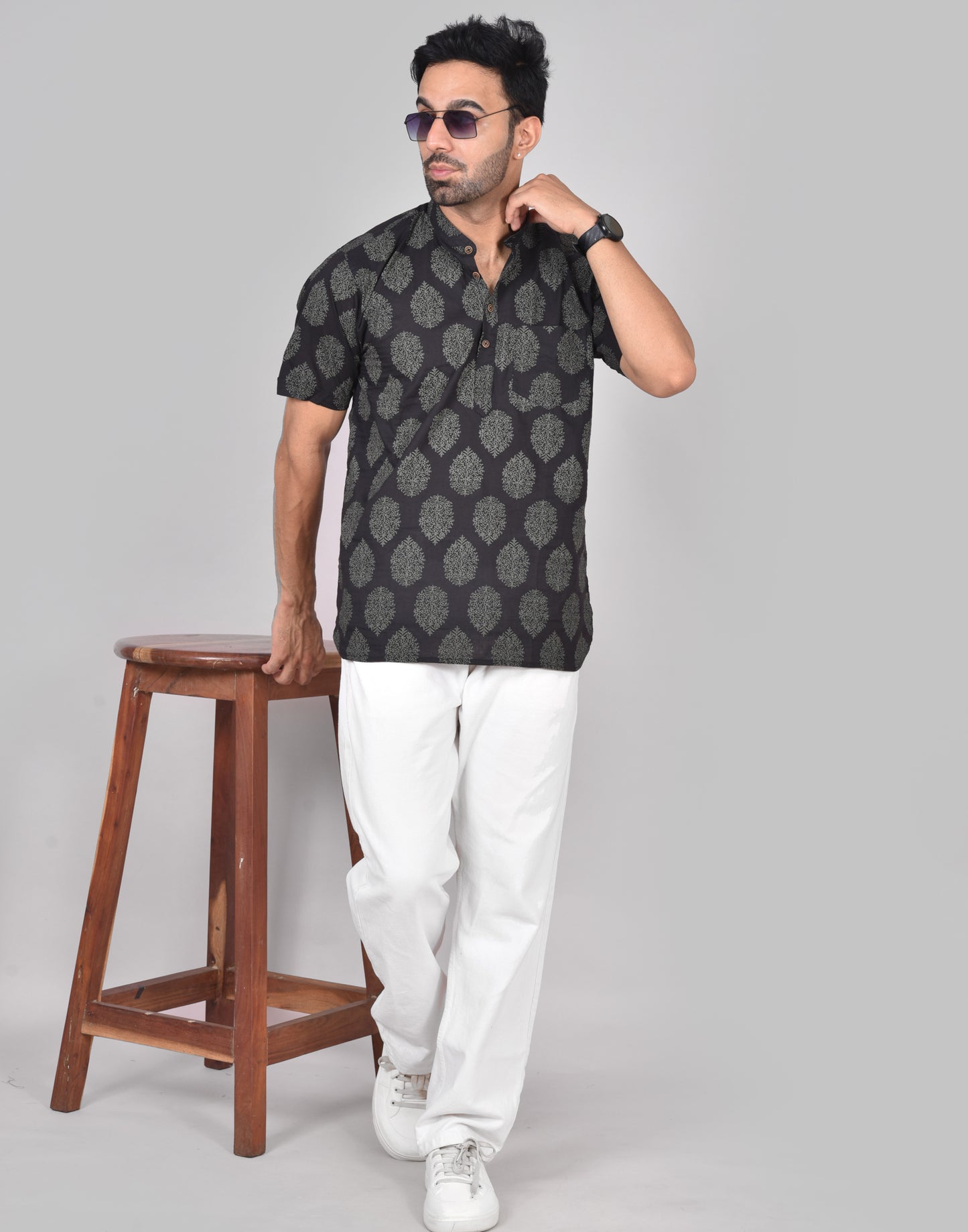 Hitam Poovae Short Sleeves Kurta