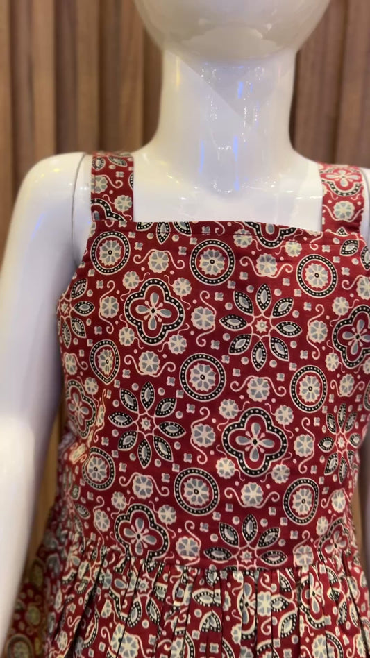 Maroon Circular Floral Pelpum Set
